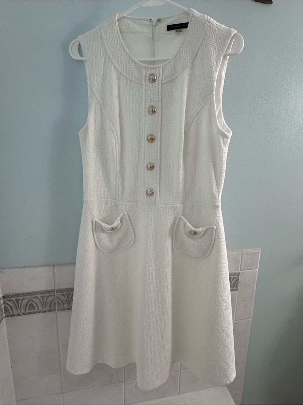 Tommy Hilfiger Sleeveless White Textured Button-Front Dress with pockets